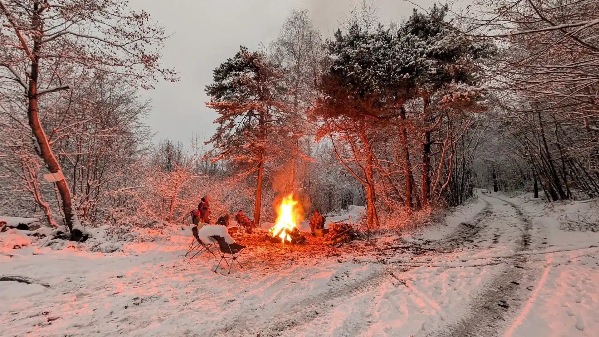 4x4 Züri Crew am Lagerfeuer